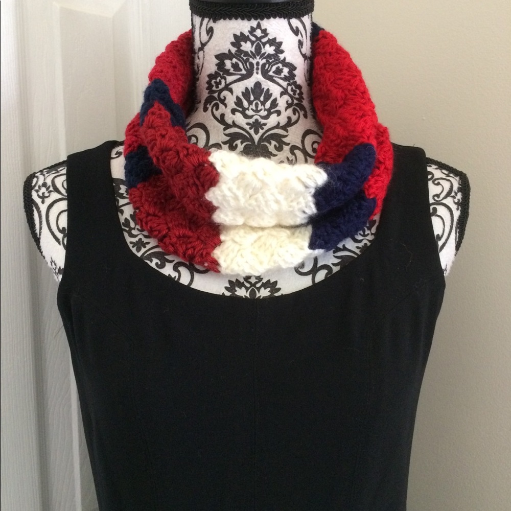 KNITTED COLLAR HANDMADE